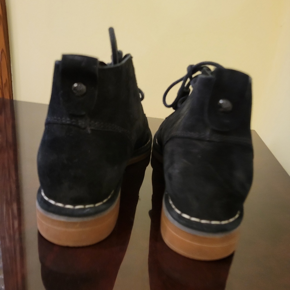 Shoes - Picture 4 of 7